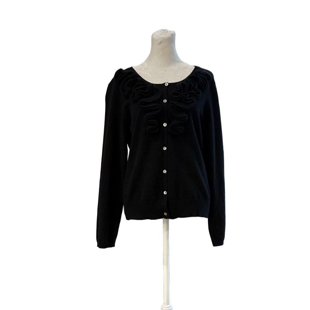 Red Moon Size L Cashmere cardigan. Scoop neck ruffle button front black classic
